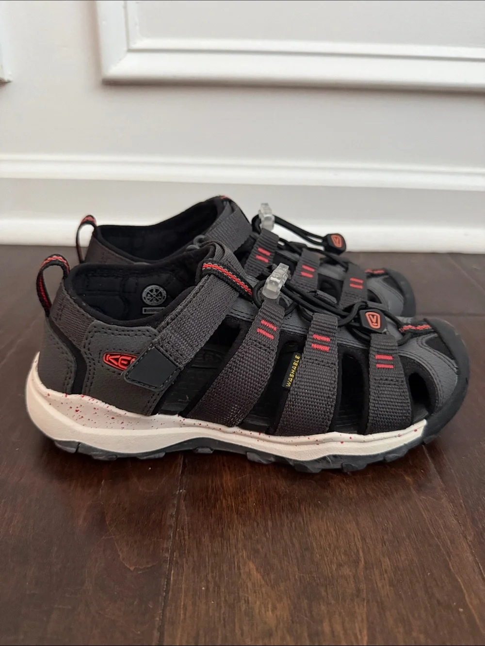 Keen Newport NEO H2 Youth Sandals Sz 2 Magnet Hook & Loop Lace-Lock Bungee